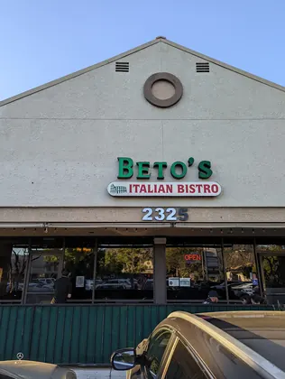 Betos Italian Bistro, business photo 2